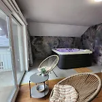 Saraj Lux Jacuzzi Apartman