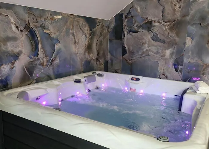 Saraj Lux Jacuzzi Apartman