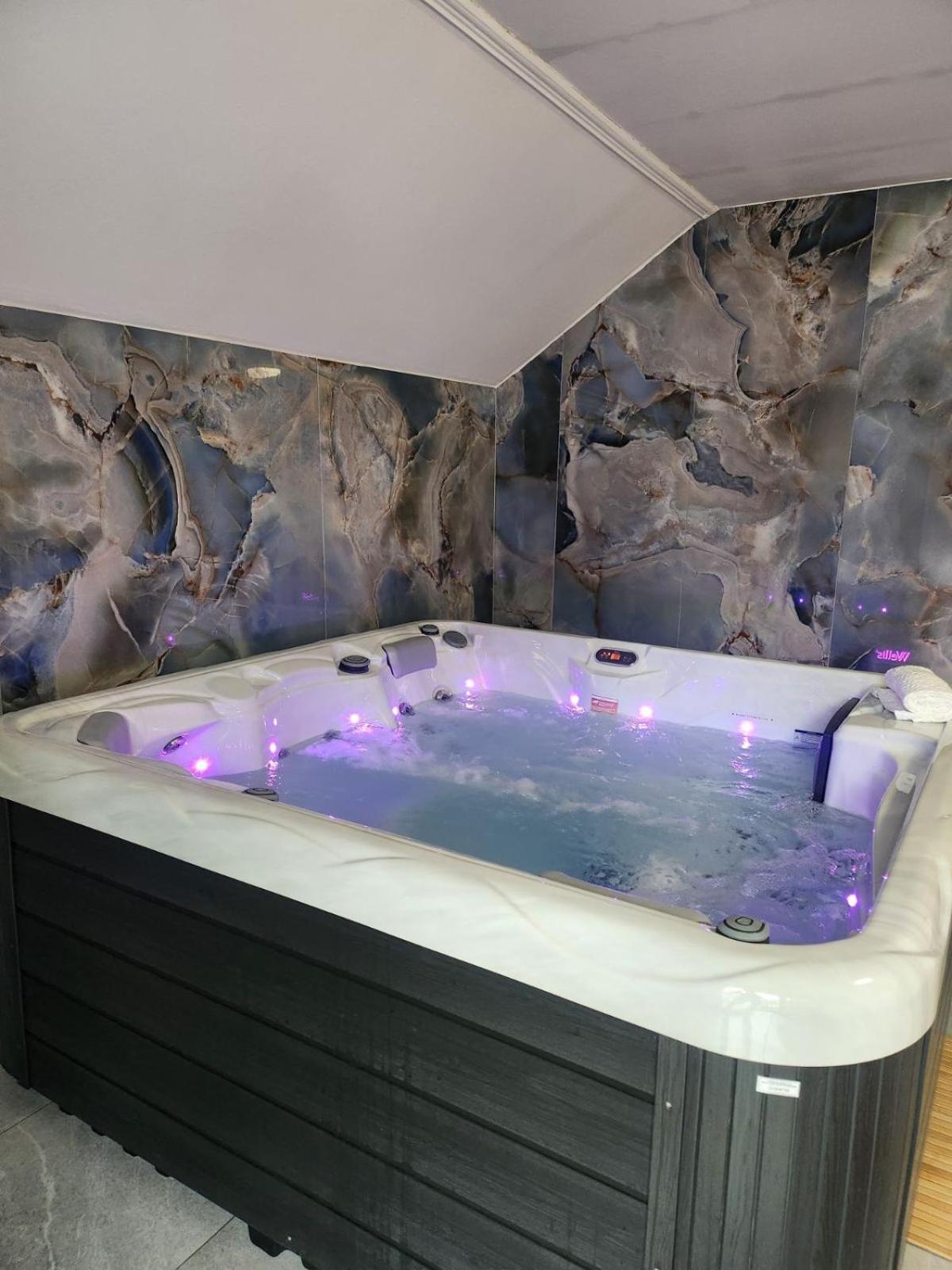 Apartment Saraj Lux Jacuzzi *
